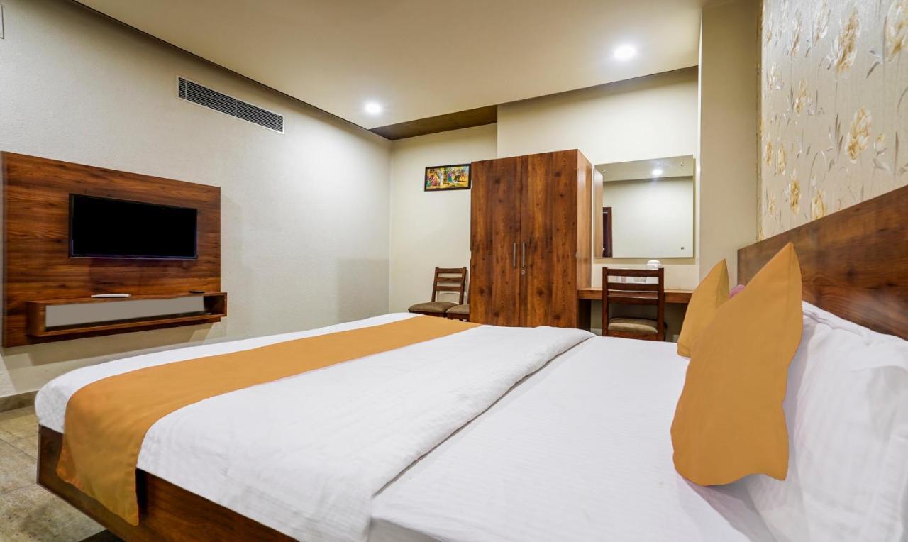 Hotel Gilco Green Jalandhar Eksteriør bilde